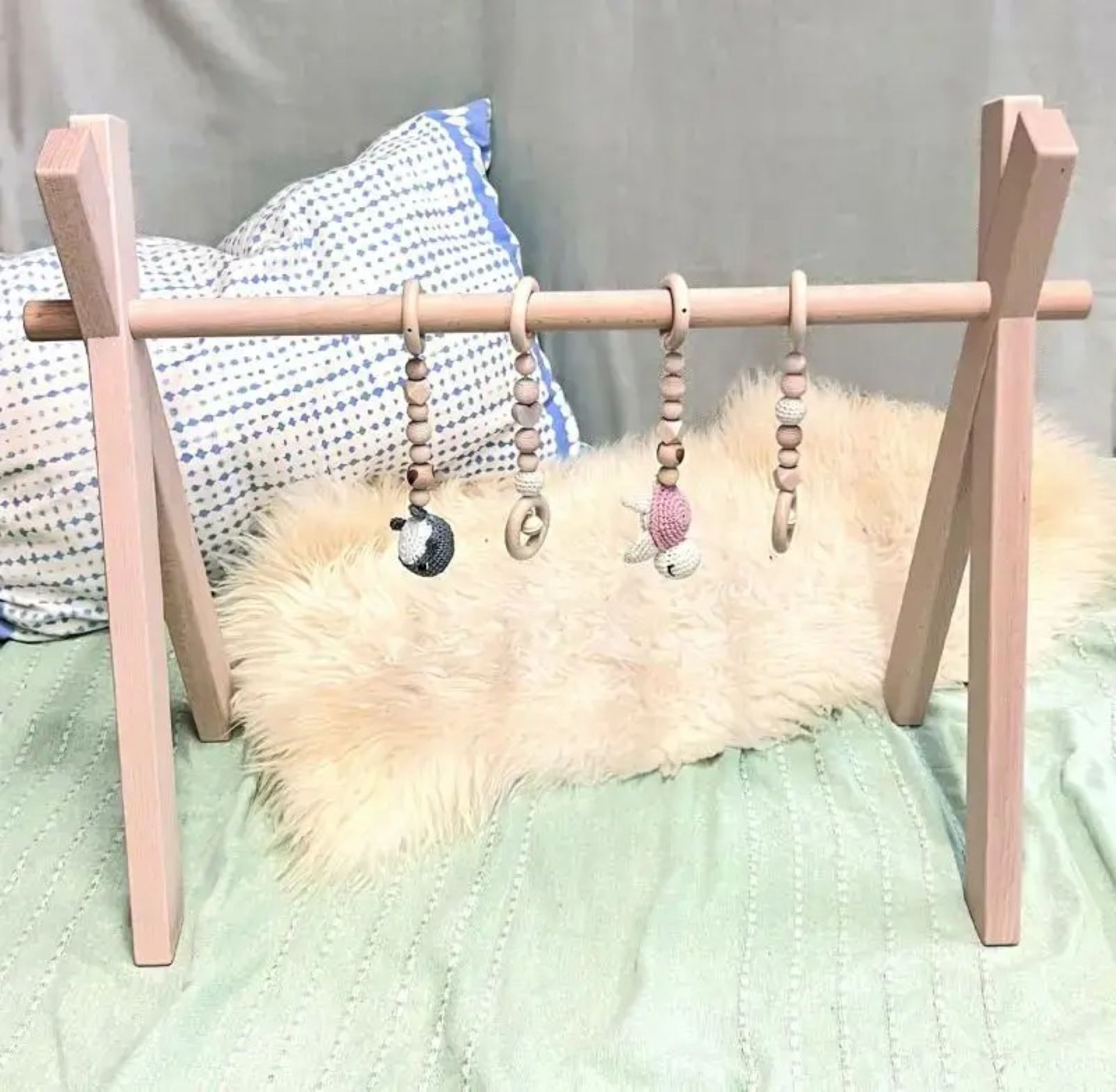 Spielbogen Holz mit Bastelset "Häkeltiere"