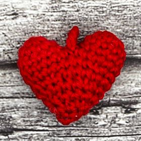 Crochet heart pendant 'red' 94 in stock 
