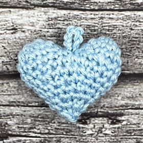 Crochet heart pendant 'baby blue' 85 in stock 
