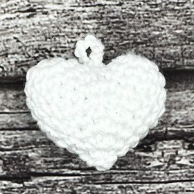 Crochet heart pendant 'white' 113 in stock 