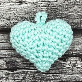 Crochet heart pendant 'mint' 76 in stock 